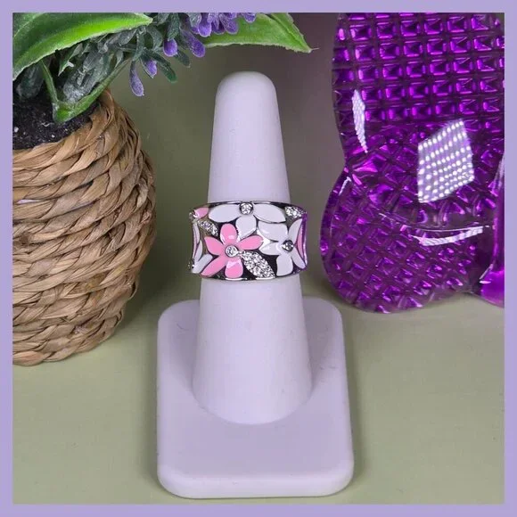 Silvery Pink & White Enamel Floral Ring With Sparkling CZ Size 7 - Picture 1 of 6